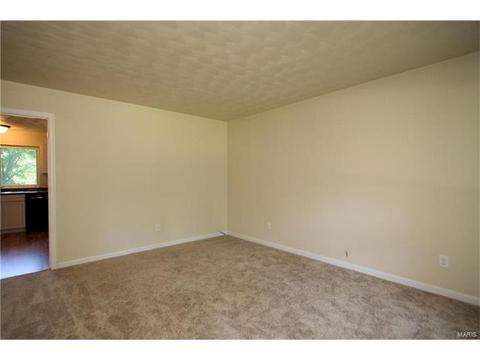 624 Old Ballwin Rd, Ballwin, MO 63021 photo 2