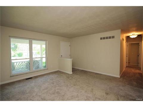 624 Old Ballwin Rd, Ballwin, MO 63021 photo 4