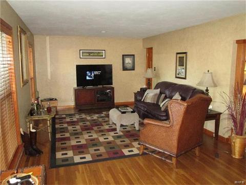 5401 Danforth Dr, Saint Louis, MO 63129 photo 4