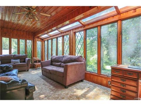 10241 Capitol Dr, Saint Louis, MO 63136 photo 9