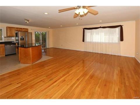 323 Windyoak, Ballwin, MO 63021 photo 2