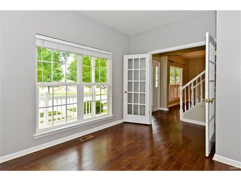 657 Covered Bridge Ln, O'fallon, MO 63368 photo 2