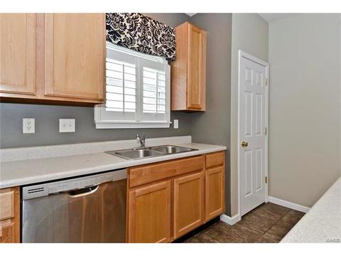 657 Covered Bridge Ln, O'fallon, MO 63368 photo 12