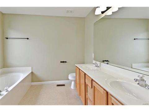 657 Covered Bridge Ln, O'fallon, MO 63368 photo 18