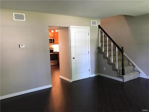 1017 Pine St, Saint Charles, MO 63301 photo 9