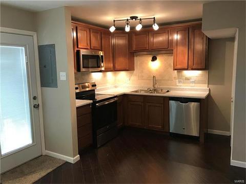 1017 Pine St, Saint Charles, MO 63301 photo 3
