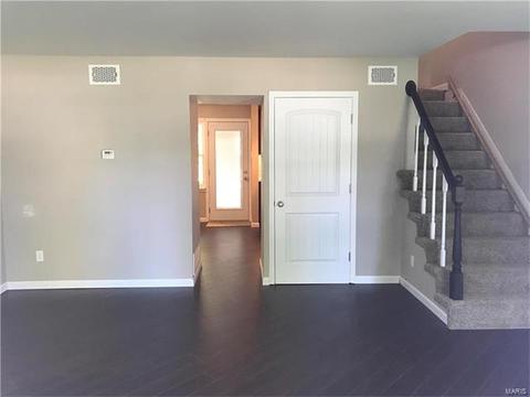 1017 Pine St, Saint Charles, MO 63301 photo 8