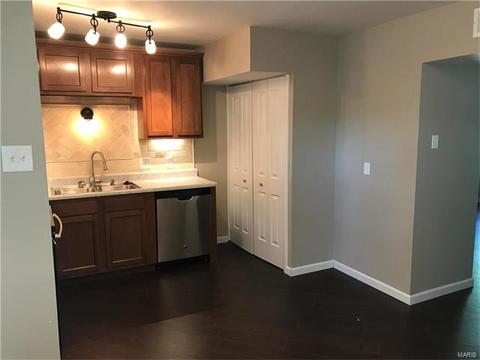 1017 Pine St, Saint Charles, MO 63301 photo 5