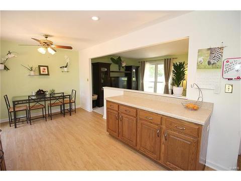 694 Rustic Valley Dr, Ballwin, MO 63021 photo 8