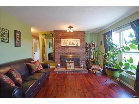 567 Spragues Mill Ct, Ballwin, MO 63011 photo 2