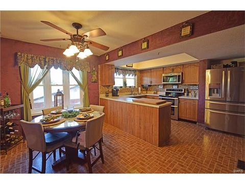 567 Spragues Mill Ct, Ballwin, MO 63011 photo 3