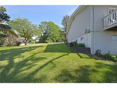 567 Spragues Mill Ct, Ballwin, MO 63011 photo 8