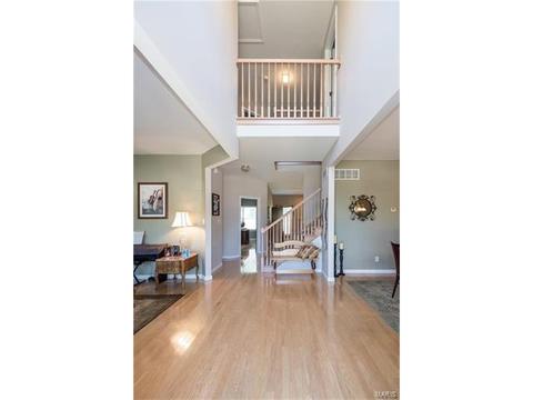 381 Carr Manor Ct, Ballwin, MO 63021 photo 2