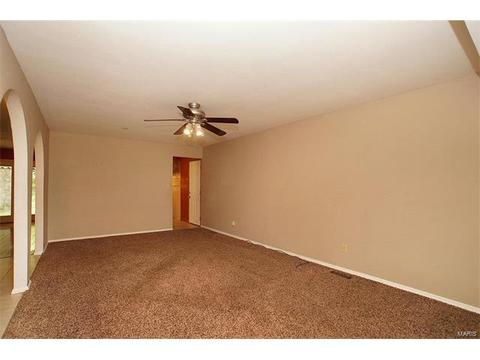 528 Goldwood Dr, Ballwin, MO 63021 photo 4