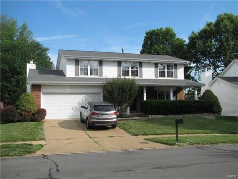 733 Oak Run Ln, Ballwin, MO 63021 photo 1