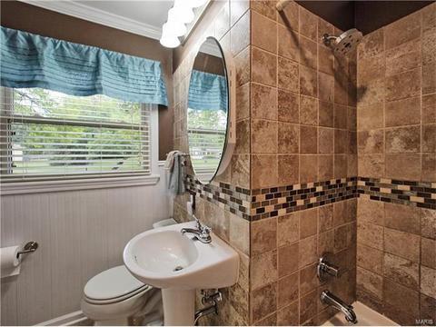 812 Lindell Dr, Ballwin, MO 63011 photo 14