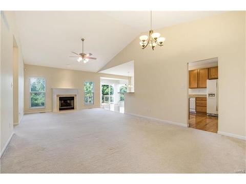 507 Coachgate Ct, Ballwin, MO 63021 photo 3