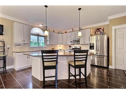 845 Castle Pines Dr, Ballwin, MO 63021 photo 15