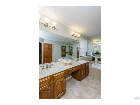 710 Oak Hall Ln, Ballwin, MO 63021 photo 35