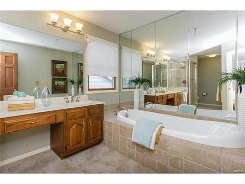 710 Oak Hall Ln, Ballwin, MO 63021 photo 31