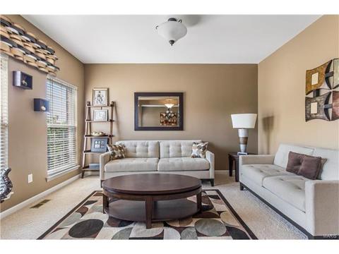 211 Roxbury Dr, O'fallon, MO 63366 photo 2