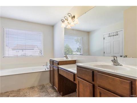 211 Roxbury Dr, O'fallon, MO 63366 photo 15