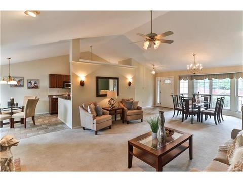 418 Alverston Ct, Ballwin, MO 63021 photo 8