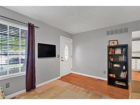60 White Doe, Eureka, MO 63025 photo 2