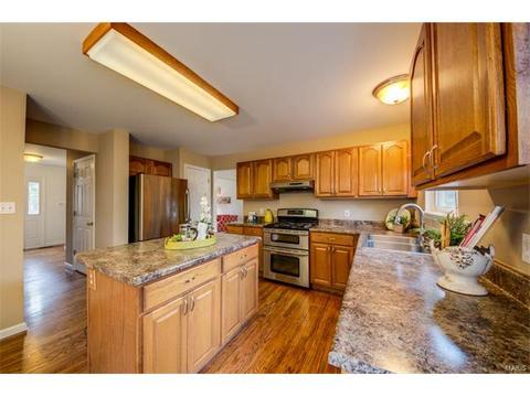 449 Governor Dr, Ballwin, MO 63021 photo 8