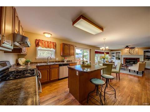 449 Governor Dr, Ballwin, MO 63021 photo 9
