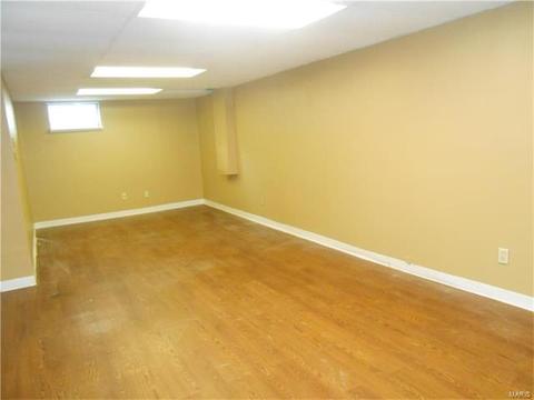 812 White Picket Ln, Ballwin, MO 63021 photo 12