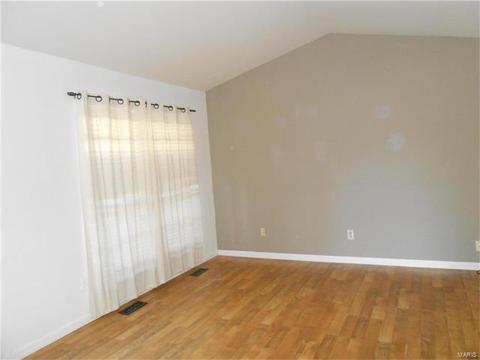 812 White Picket Ln, Ballwin, MO 63021 photo 5