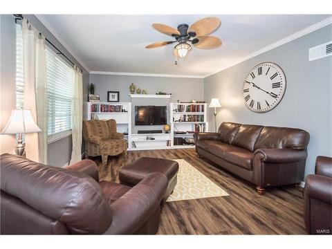 217 Windcliffe Dr, Ballwin, MO 63021 photo 3