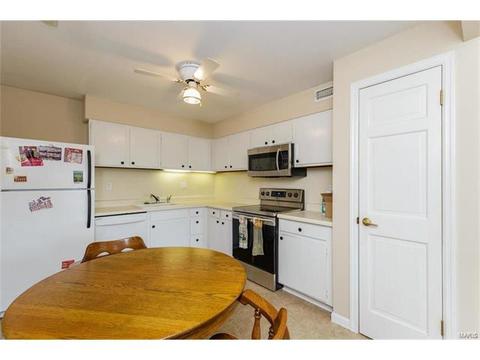 700 Ridgeside Dr #E, Ballwin, MO 63021 photo 4