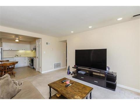 700 Ridgeside Dr #E, Ballwin, MO 63021 photo 2