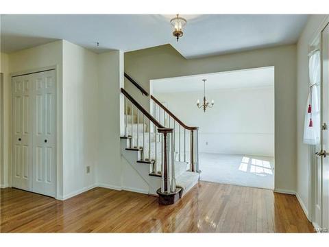 675 Waterford Ridge Dr, Ballwin, MO 63021 photo 4