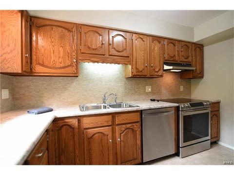 484 Applestone Dr, Ballwin, MO 63021 photo 9