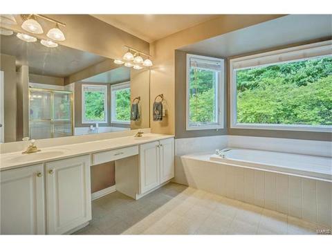 517 Terrington Dr, Ballwin, MO 63021 photo 18