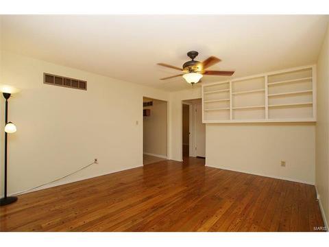 889 Parma Dr, Ballwin, MO 63021 photo 9