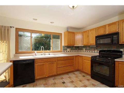 889 Parma Dr, Ballwin, MO 63021 photo 3