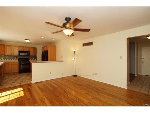 889 Parma Dr, Ballwin, MO 63021 photo 6