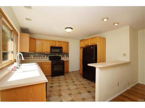 889 Parma Dr, Ballwin, MO 63021 photo 5