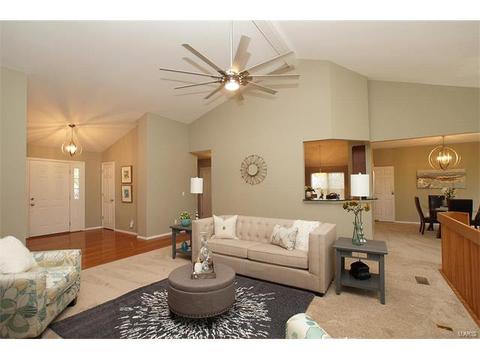 950 Timber Glen Ln, Ballwin, MO 63021 photo 8