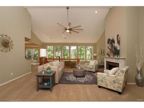 950 Timber Glen Ln, Ballwin, MO 63021 photo 2
