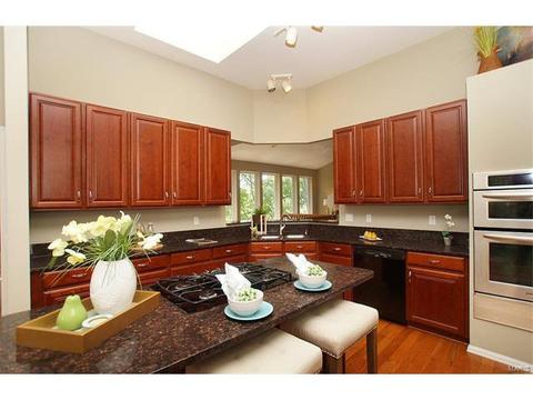 950 Timber Glen Ln, Ballwin, MO 63021 photo 9