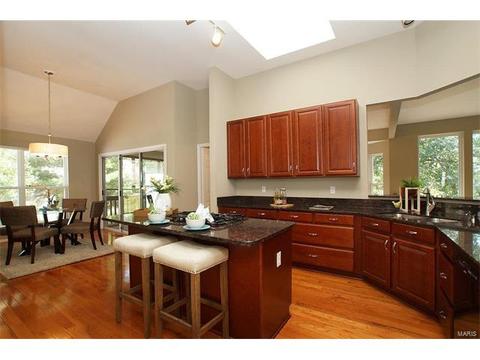 950 Timber Glen Ln, Ballwin, MO 63021 photo 10