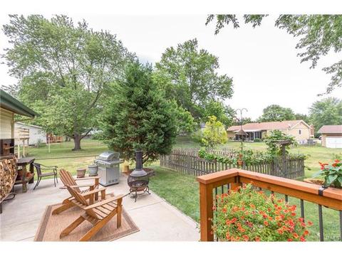 320 Aspen Village Dr, Ballwin, MO 63021 photo 2