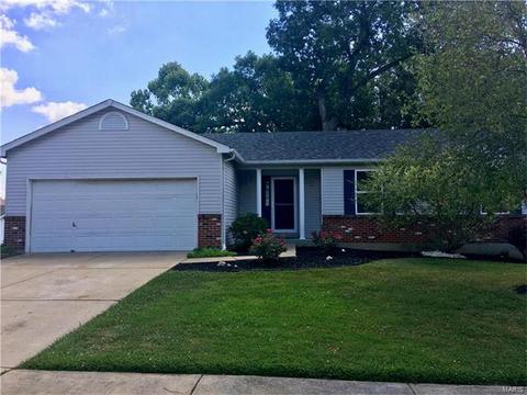 864 Hardcastle Dr, O'fallon, MO 63366 photo 1