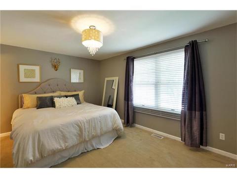 935 Napoli Dr, Ballwin, MO 63021 photo 18