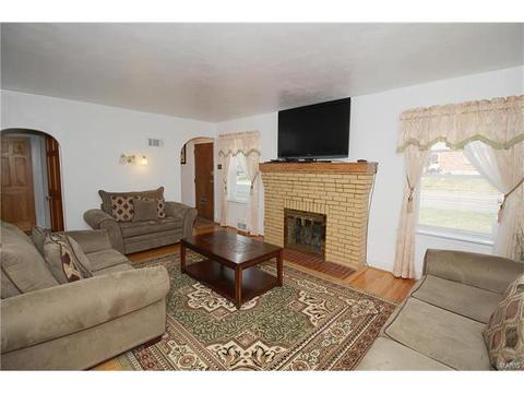 3842 Brown Rd, Saint Louis, MO 63134 photo 3